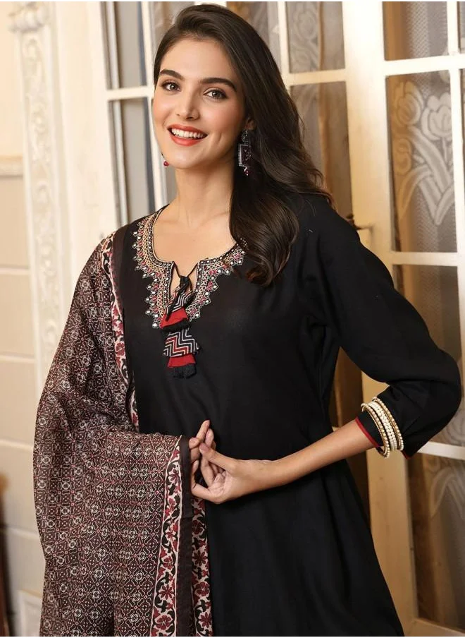 آي شين Palazzo Women Black Rayon Kurta Set with Embroidered pattern Tunic and Palazzo features a Round neckline and Three-Fourth Sleeve secured with Elastic closure and styled in Straight Fit ideal for Festive moments — perfect for fashion-forward occasions.