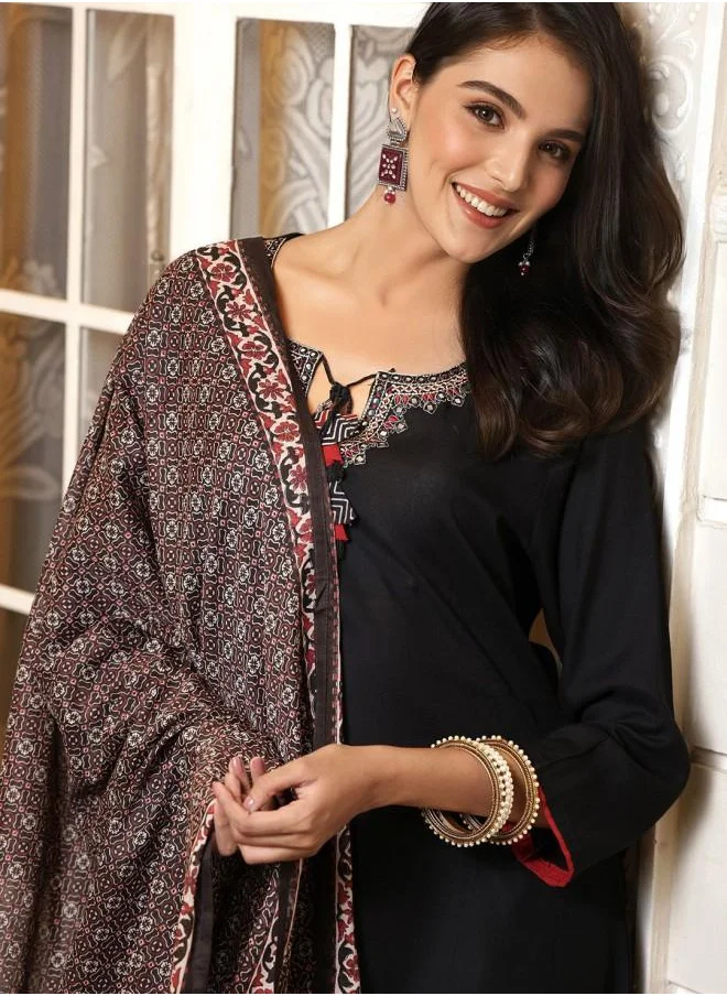 آي شين Palazzo Women Black Rayon Kurta Set with Embroidered pattern Tunic and Palazzo features a Round neckline and Three-Fourth Sleeve secured with Elastic closure and styled in Straight Fit ideal for Festive moments — perfect for fashion-forward occasions.