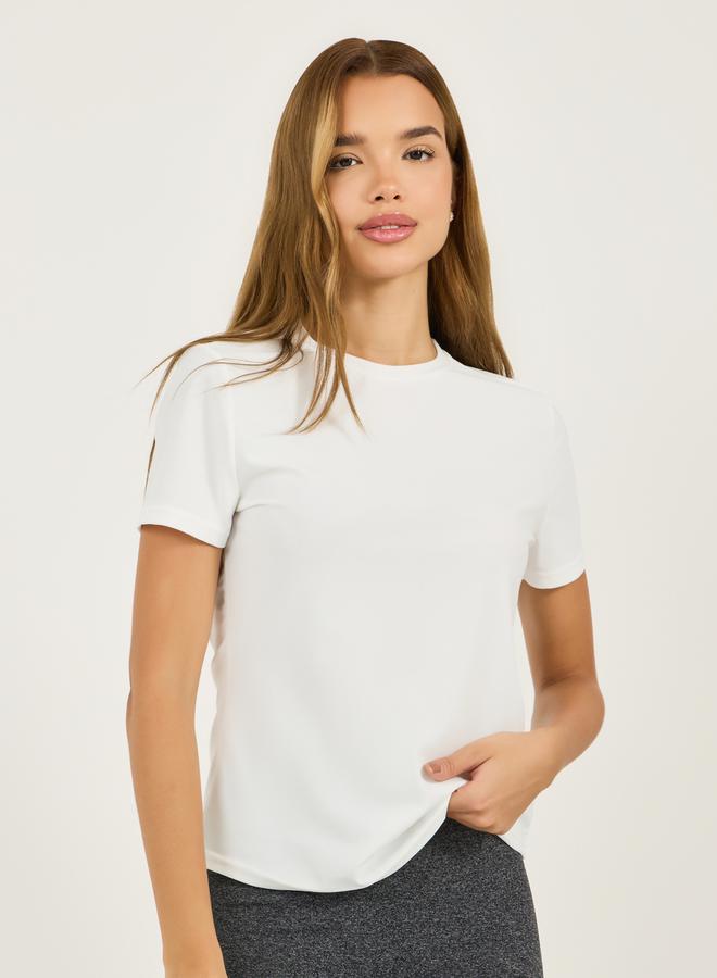 ستايلي اكتيف بلوزة بأكمام قصيرة وشبكة خلفية مزخرفة - Image 3