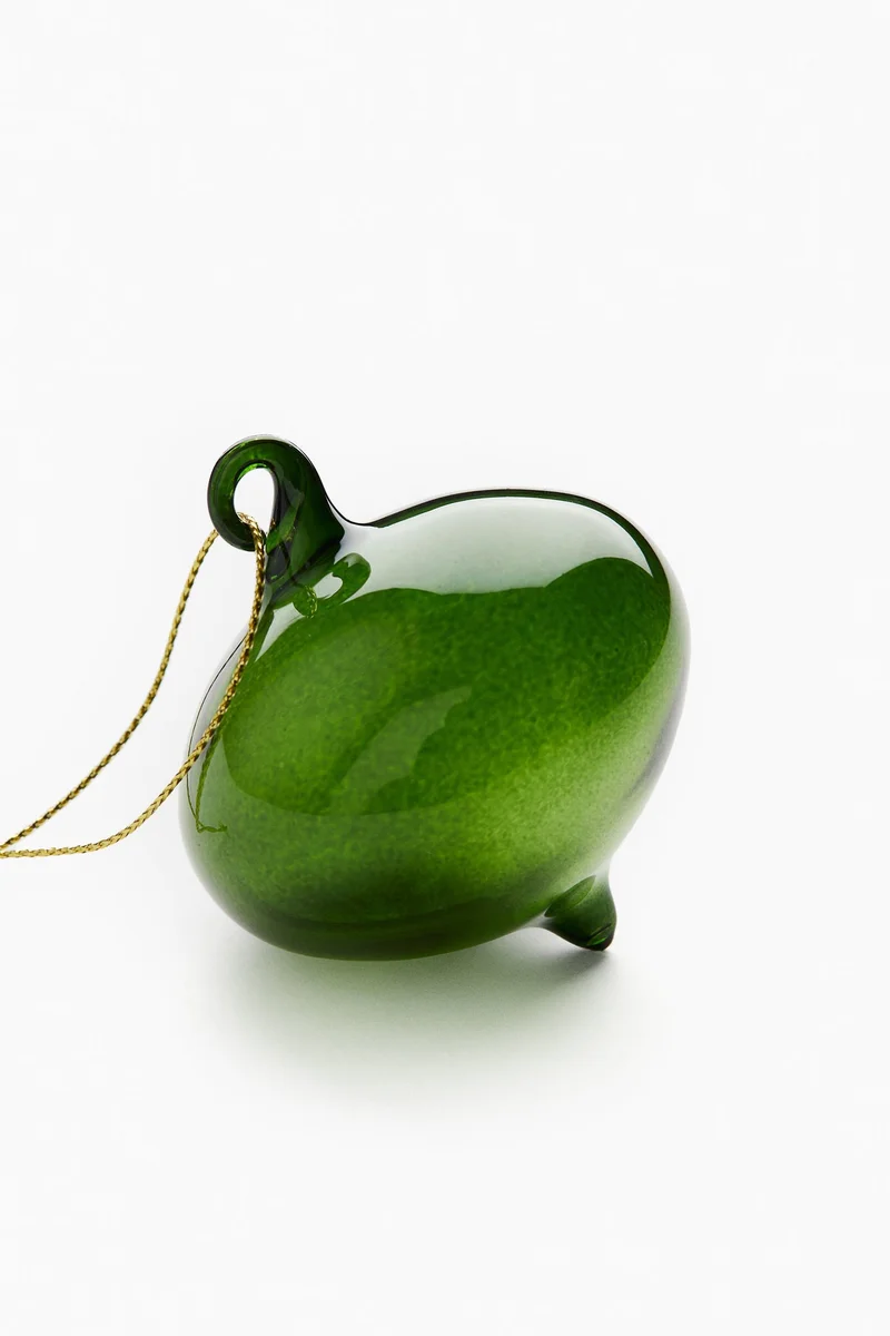 اتش اند ام كرة زجاجية صغيرة.