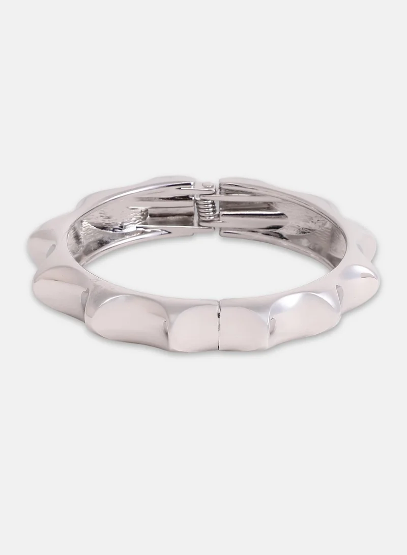SOHI  Polished Sculpted Bangle for Women | Best Price UAE