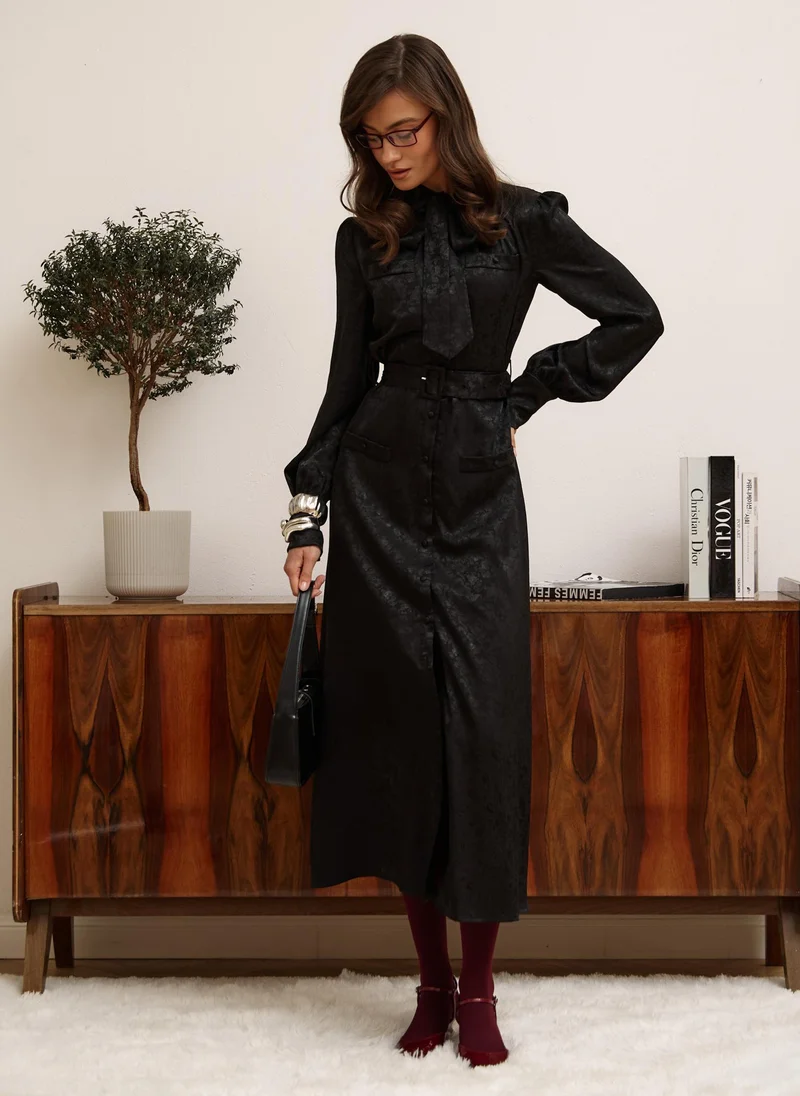 Lichi Midi dress with collar bow and tonal belt