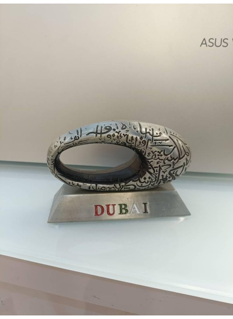 كوفوز ديكور طاولة النحت ثلاثي الأبعاد في متحف دبي للمستقبل وتذكارات مصممة بدقة مع تفاصيل متعمقة نموذج لأجواء المنزل والمكتب (فضية ، كبيرة) - Image 3