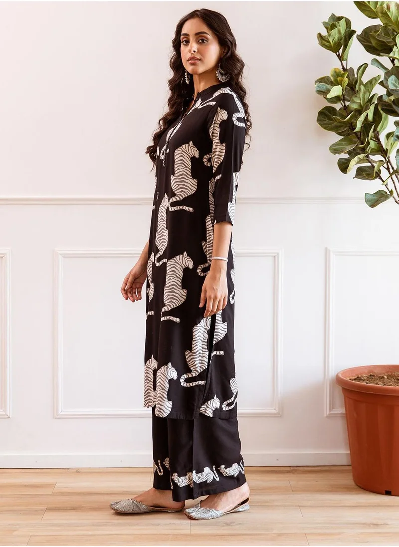 آي شين Regular Fit Embellished Pattern Round Neck Neck Three-Quarter Sleeve Black Colour Knitted Rayon Kurta Set for Women with Mid-Rise Closure - Designed with Style and Comfort