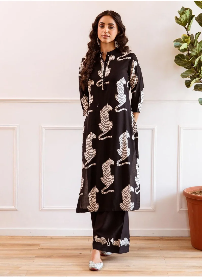 آي شين Regular Fit Embellished Pattern Round Neck Neck Three-Quarter Sleeve Black Colour Knitted Rayon Kurta Set for Women with Mid-Rise Closure - Designed with Style and Comfort