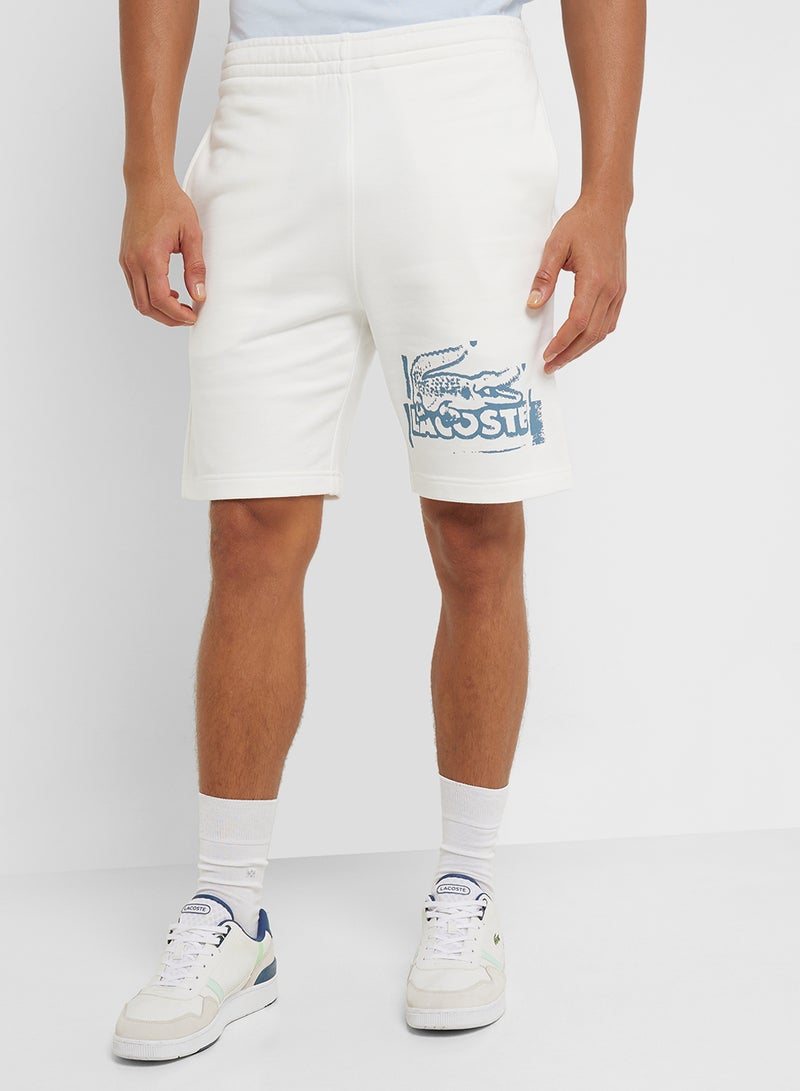 لاكوست شورت برباط وشعار - Image 1