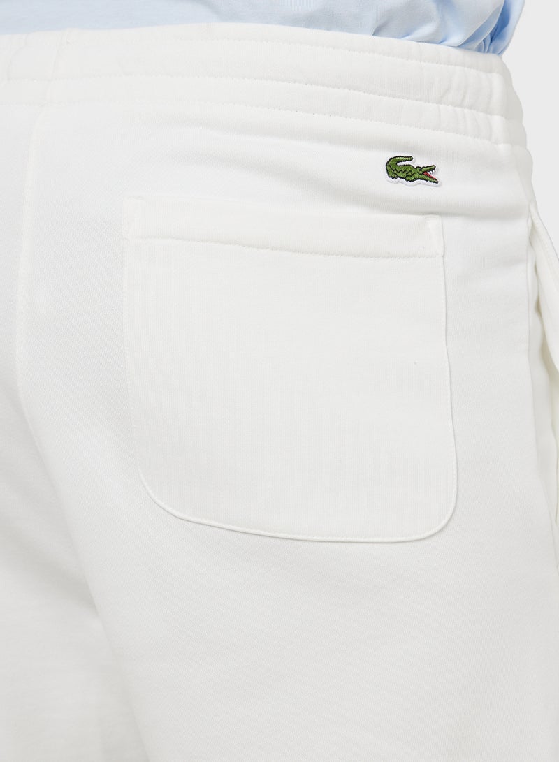 لاكوست شورت برباط وشعار - Image 5