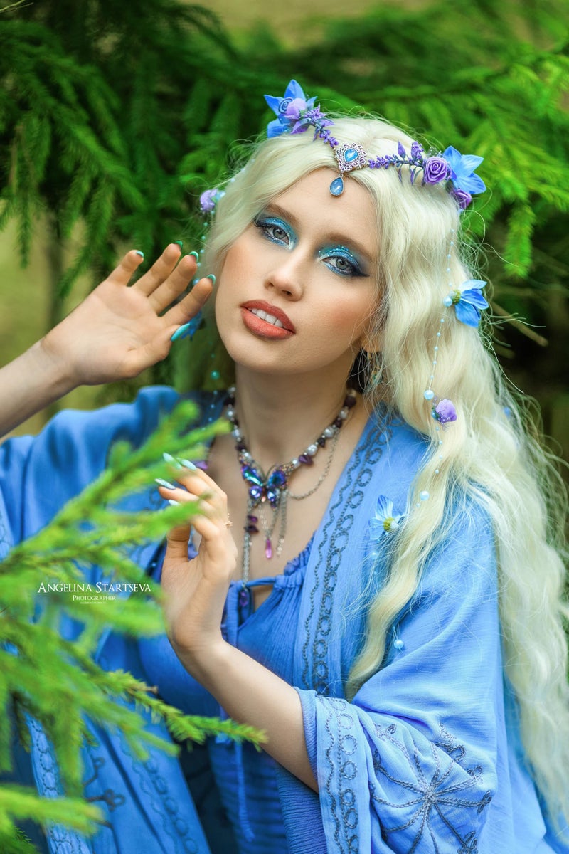 MOSTORY Blue Elf Flower Crown - Floral Headpiece Woodland Fairy Crown Headband Forest Circlet for Fairy Accessories Women Renaissance Faire Outfit Renfaire Princess Cosplay Halloween - Image 3
