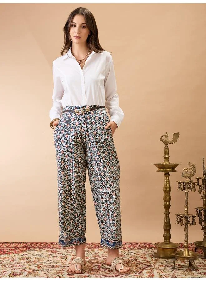 جلو باص بنطلون فيوجن نسائي مطبوع بطبعة عرقية بلون نيلي بقصة مستقيمة متوسطة الارتفاع من جلوبس