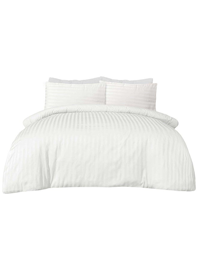 هوتيل كوليكشن مجموعة فندقية - طقم غطاء لحاف مزدوج أبيض مخطط مع 2 غطاء وسادة 220 × 240 سم - Image 2