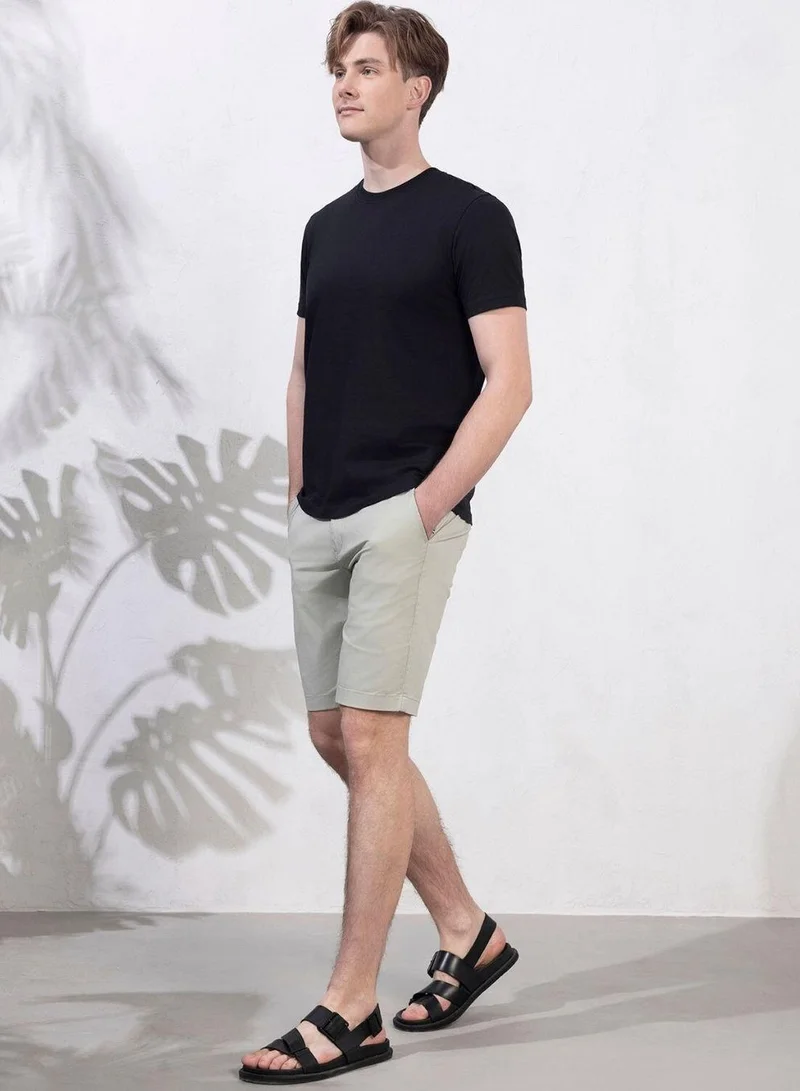 جيوردانو تي شيرت رجالي قطن جوردانو بقصة ضيقة بياقة دائرية وأكمام قصيرة