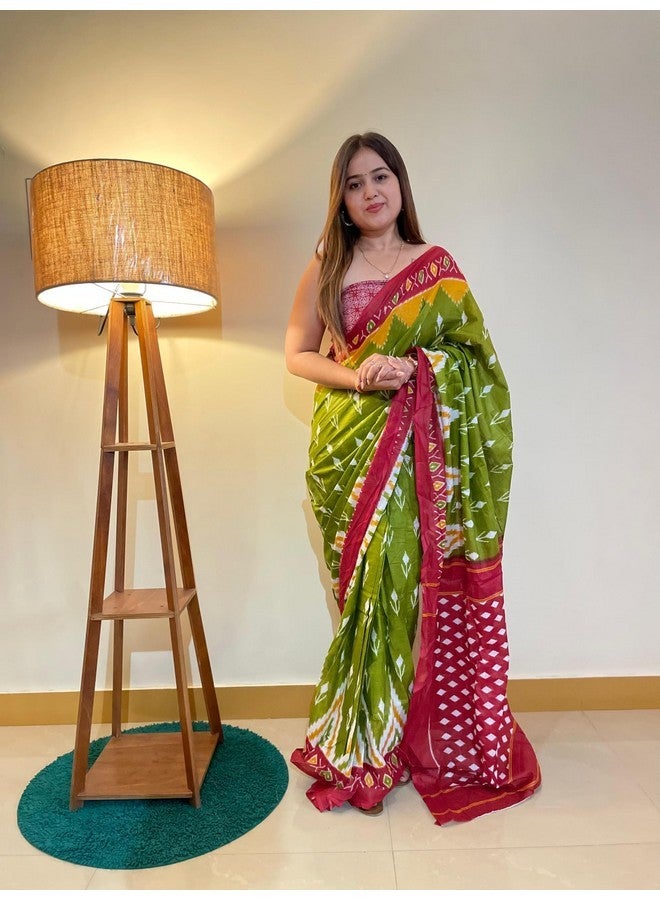 RADHA LAKSHMI ساري نسائي من RADHA LAKSHMI قطن ناعم نقي بطباعة إيكات يدوية مع قطعة بلوزة باللون الأخضر الزهري - Image 2