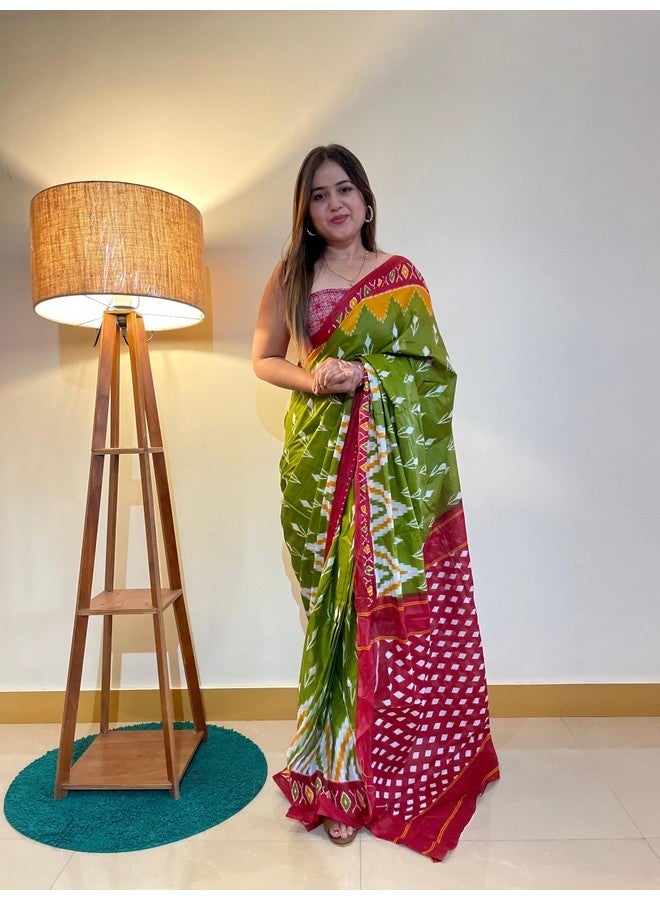 RADHA LAKSHMI ساري نسائي من RADHA LAKSHMI قطن ناعم نقي بطباعة إيكات يدوية مع قطعة بلوزة باللون الأخضر الزهري - Image 5
