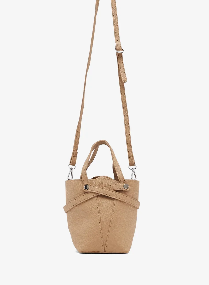Ginger bucket bag with top handle and pouch insert