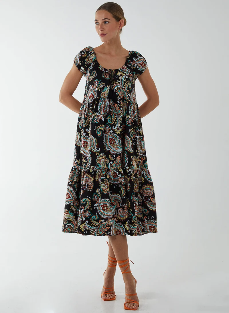 بلو فانيلا فستان ميدي بياقة مربعة وطبعة بيزلي