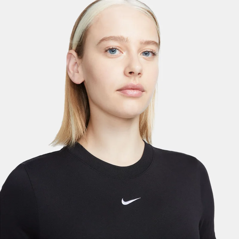 Nike Women's Sportswear Essential Cropped T-Shirt