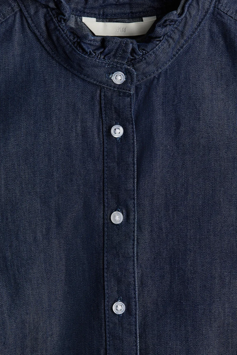 اتش اند ام بلوزة دنيم مزينة بكشكش