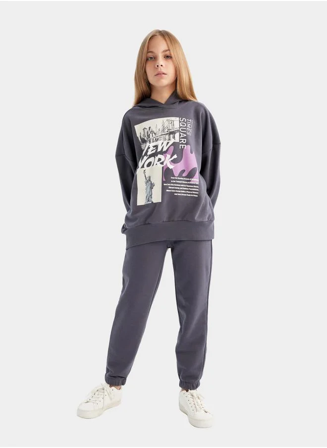 ديفاكتو Graphic Print Hooded Sweatshirt & Relaxed Fit Joggers Set