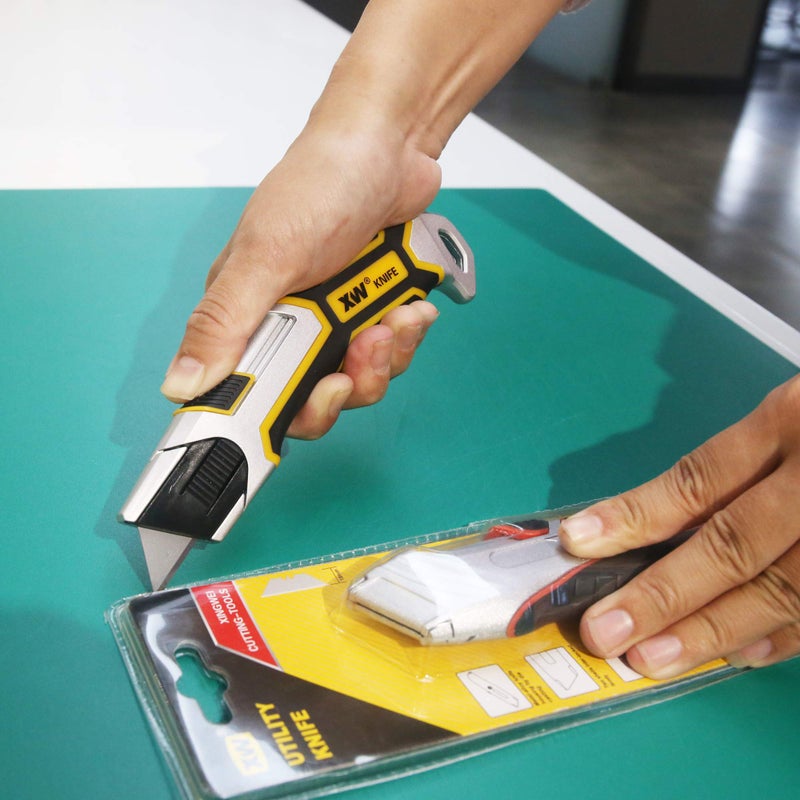 XW Auto-Retractable Safety Utility Knife, Box Cutter of Quick Blade Change, 4 Spare Blades Storage in Handle - Image 4