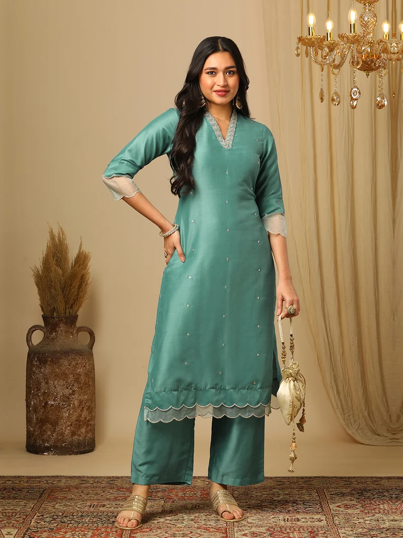 globus Women Green Floral Embroidered Straight Kurta With Trousers