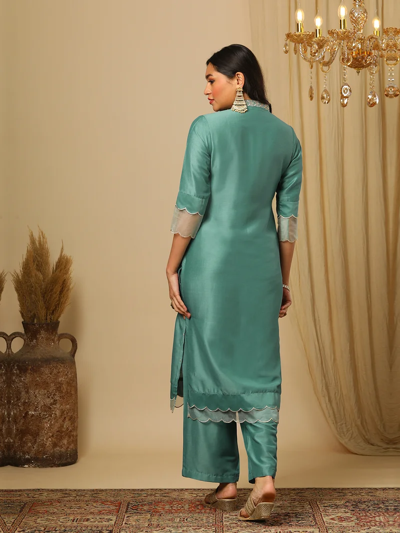 globus Women Green Floral Embroidered Straight Kurta With Trousers