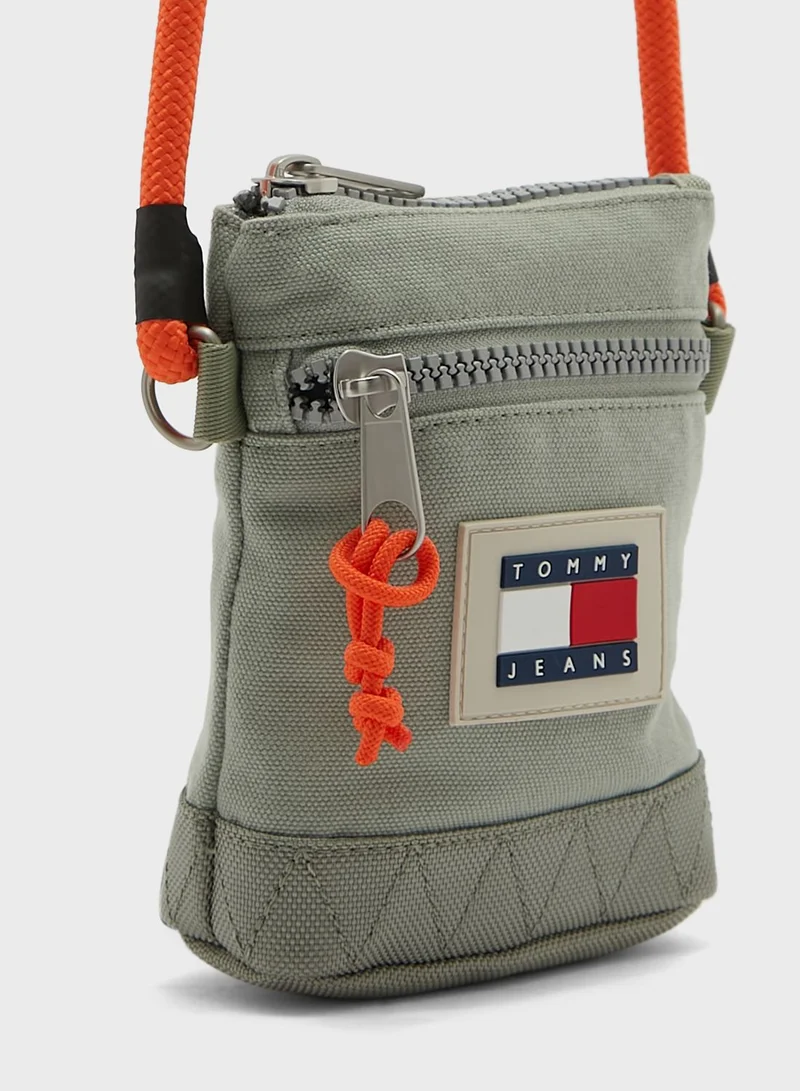 TOMMY JEANS Beach Hiker Messenger