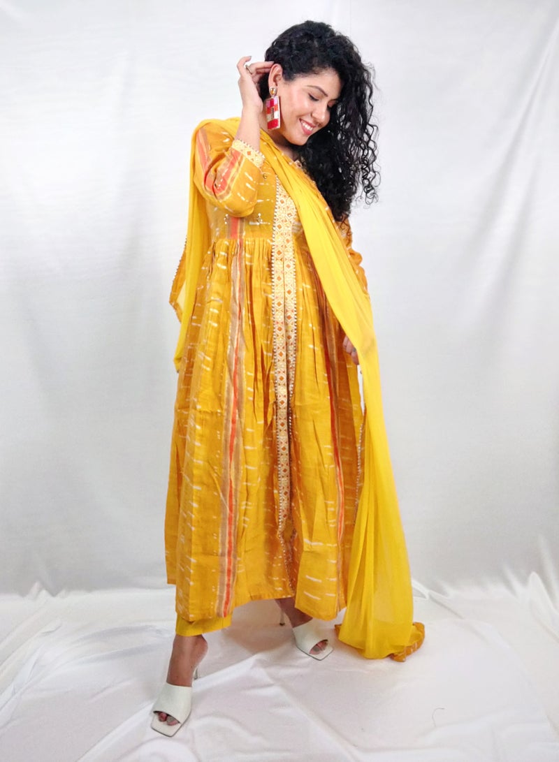 PRIYA’S PANACHE PRIYA'S PANACHE Stylish Yellow Muslin Straight Kurta Pant Dupatta Set - Designer Festival Traditional Ethnic Indian Partywear For Women  - Image 2