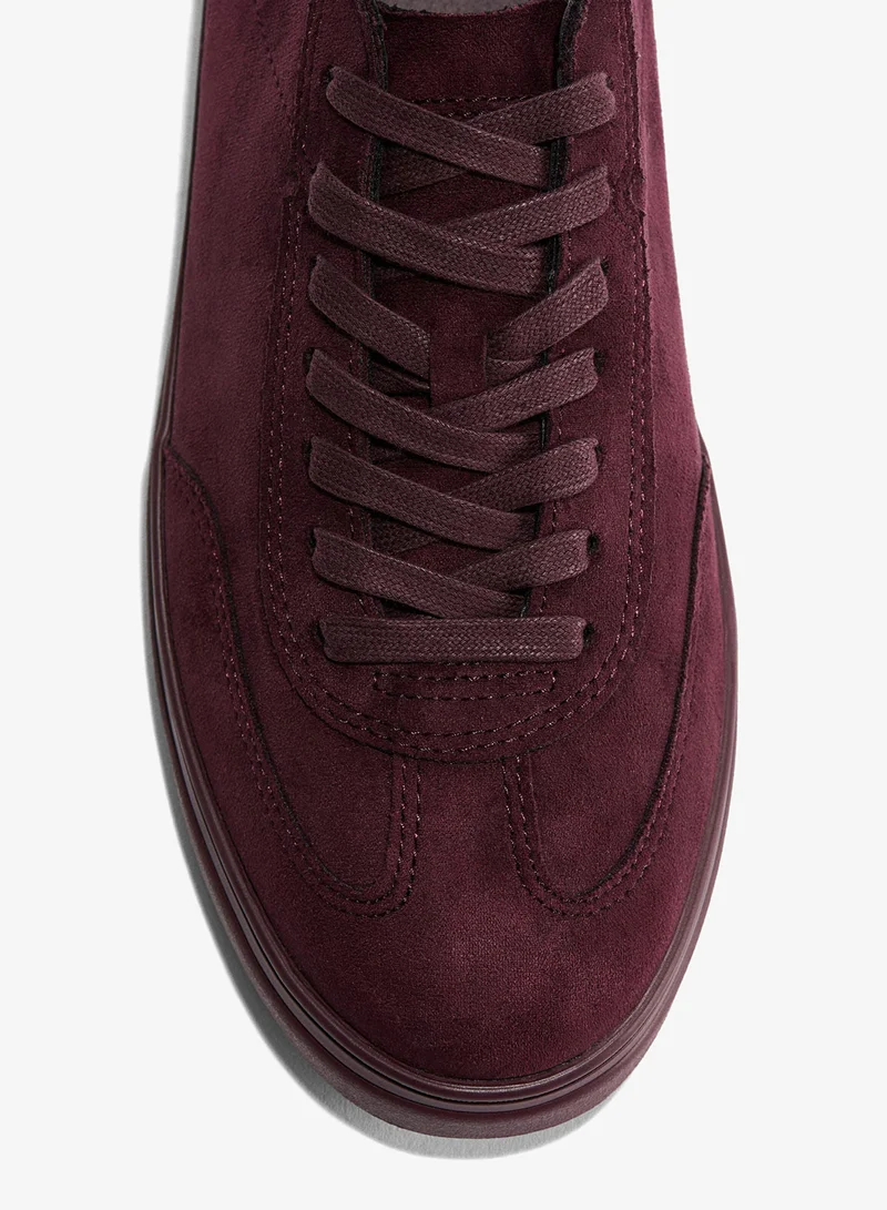 اتش اند ام حذاء رياضي