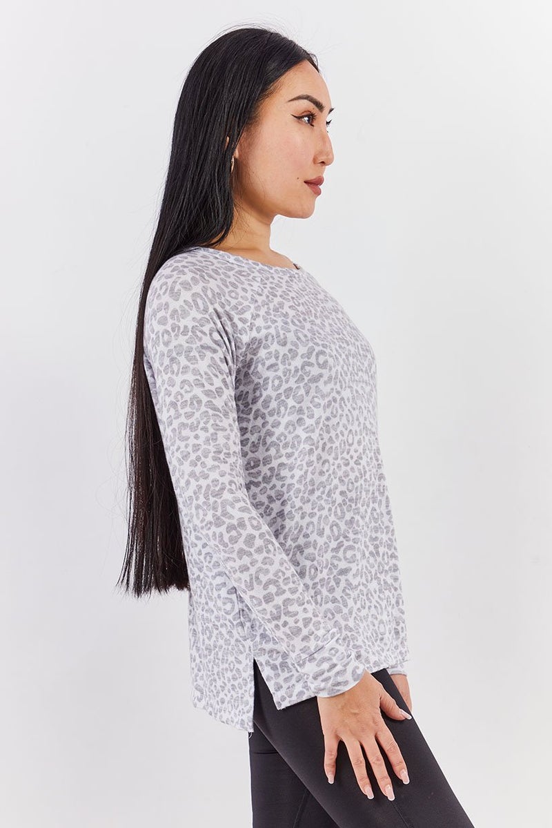 UNDIZ Women Long Sleeve Allover Print Pajama Top, Grey and White - Image 2