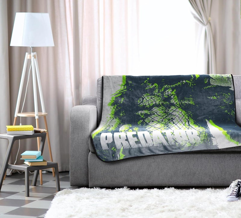 Jay Franco Kids Plush Throw Blanket – Soft & Cozy Fleece Throw for Bedroom & Couch Décor, Official Licensed Product, Multi - Alien vs. Predator, 46x60 - Throw Blanket - Image 3