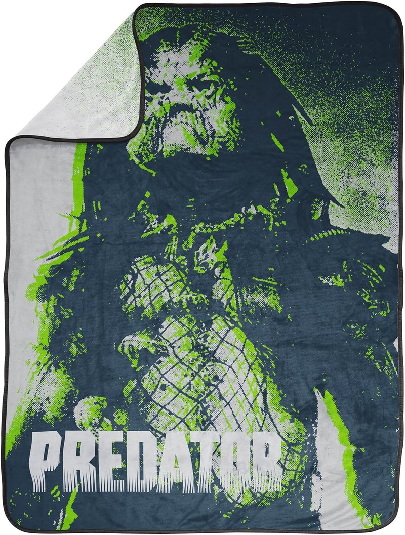 Jay Franco Kids Plush Throw Blanket – Soft & Cozy Fleece Throw for Bedroom & Couch Décor, Official Licensed Product, Multi - Alien vs. Predator, 46x60 - Throw Blanket - Image 5