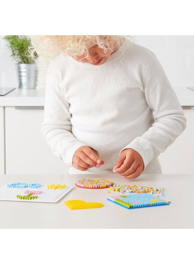 أيكيا طقم أشكال خرز من إيكيا – 4 قوالب بألوان وأشكال مختلفة لتصميم الأعمال الفنية الإبداعية، مناسب للأطفال من عمر 4 سنوات فأكثر، لتنمية المهارات اليدوية والتنسيق البصري، مصنوع من بلاستيك متين وسهل التنظيف - Image 4