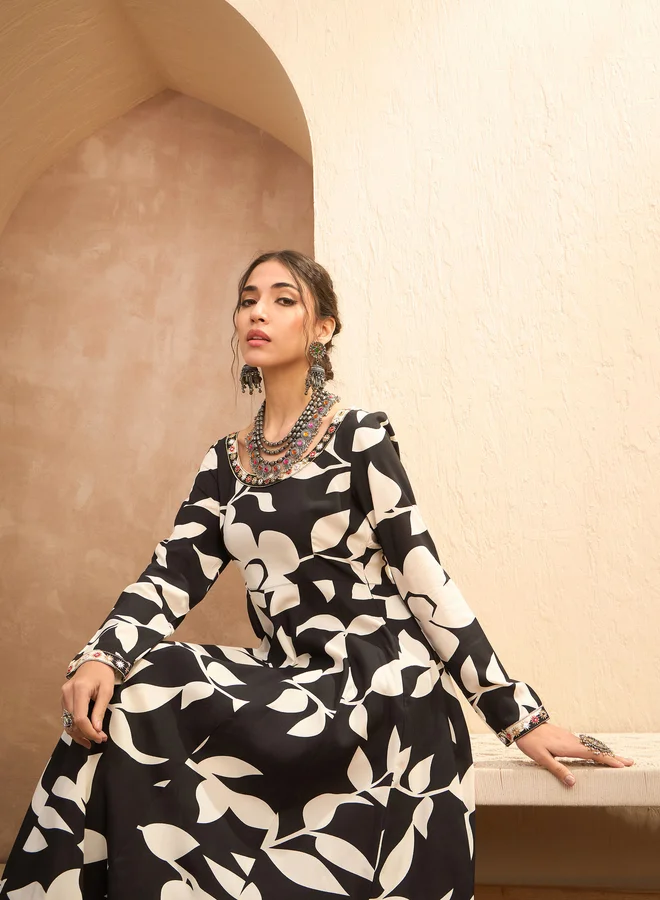 SASSAFRAS Sassafras Black Floral Anarkali Kurta and Pants Set