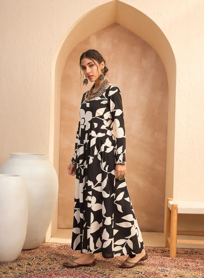 SASSAFRAS Sassafras Black Floral Anarkali Kurta and Pants Set