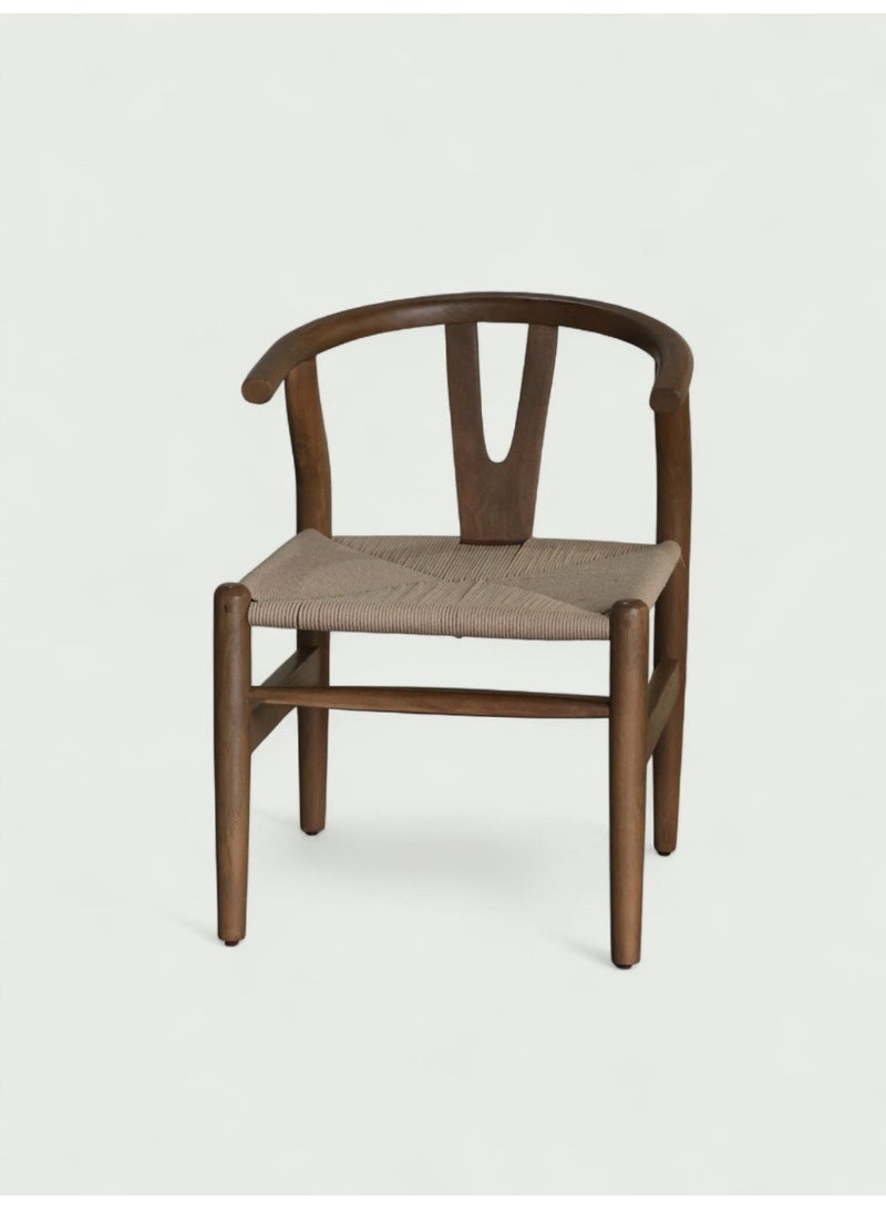 Goodwood كرسي موسباك الخشبي مع مقعد من القصب الطبيعي – إطار من خشب المانجو الصلب بمقعد منسوج يدويًا – كرسي طعام فاخر بتصميم منحني وأسلوب فني مستوحى من منتصف القرن – قطعة أثاث خشبية أنيقة لغرفة الطعام أو المكتب أو غرفة الجلوس – تشطيب داكن راقٍ يجمع بين الراحة والمتانة والأناقة الطبيعية - Image 1