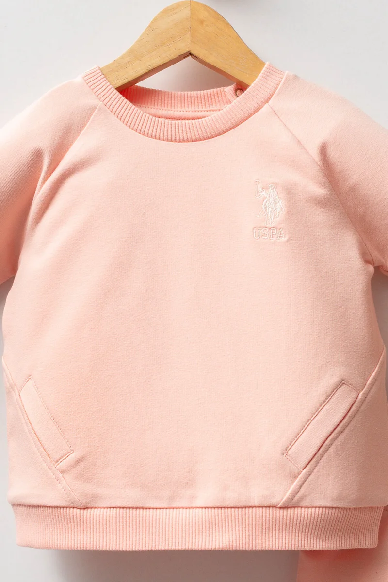 يو اس بولو اسن طقم بناتي من قطعتين، لون سلمون فاتح، من جمعية يو إس بولو