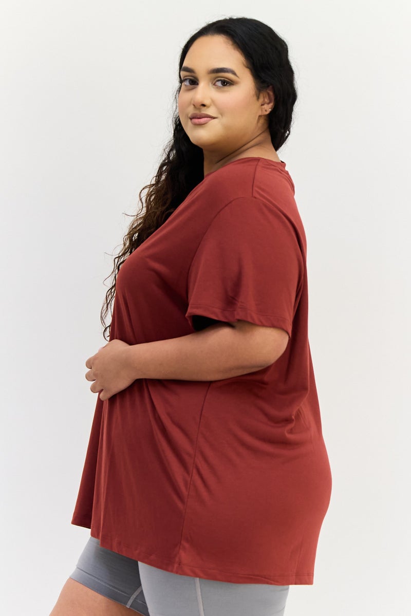 Reebok تي شيرت تدريب قصير الأكمام للنساء بحجم كبير، مارون - Image 3