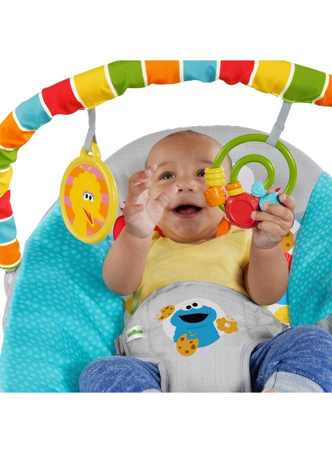 برايت ستارتس كرسي هزاز للأطفال من برايت ستارتس، باهتزازات مهدئة، من شارع سمسم - لعبة "أرى إلمو!" مع وحش الكعك والطائر الكبير - لوح ألعاب قابل للإزالة، مناسب للأطفال من عمر 0 إلى 6 أشهر، حتى وزن 20 رطلاً - Image 4
