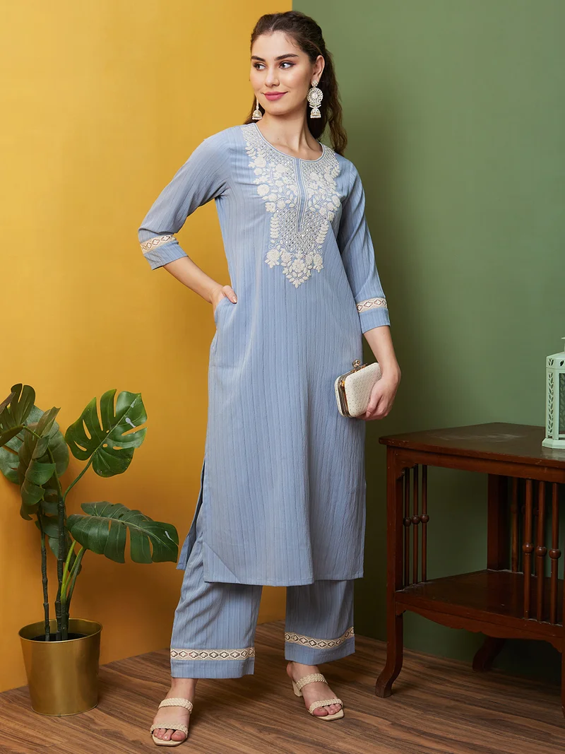 globus Globus Women Floral Embroidered Straight Kurta & Pant Set