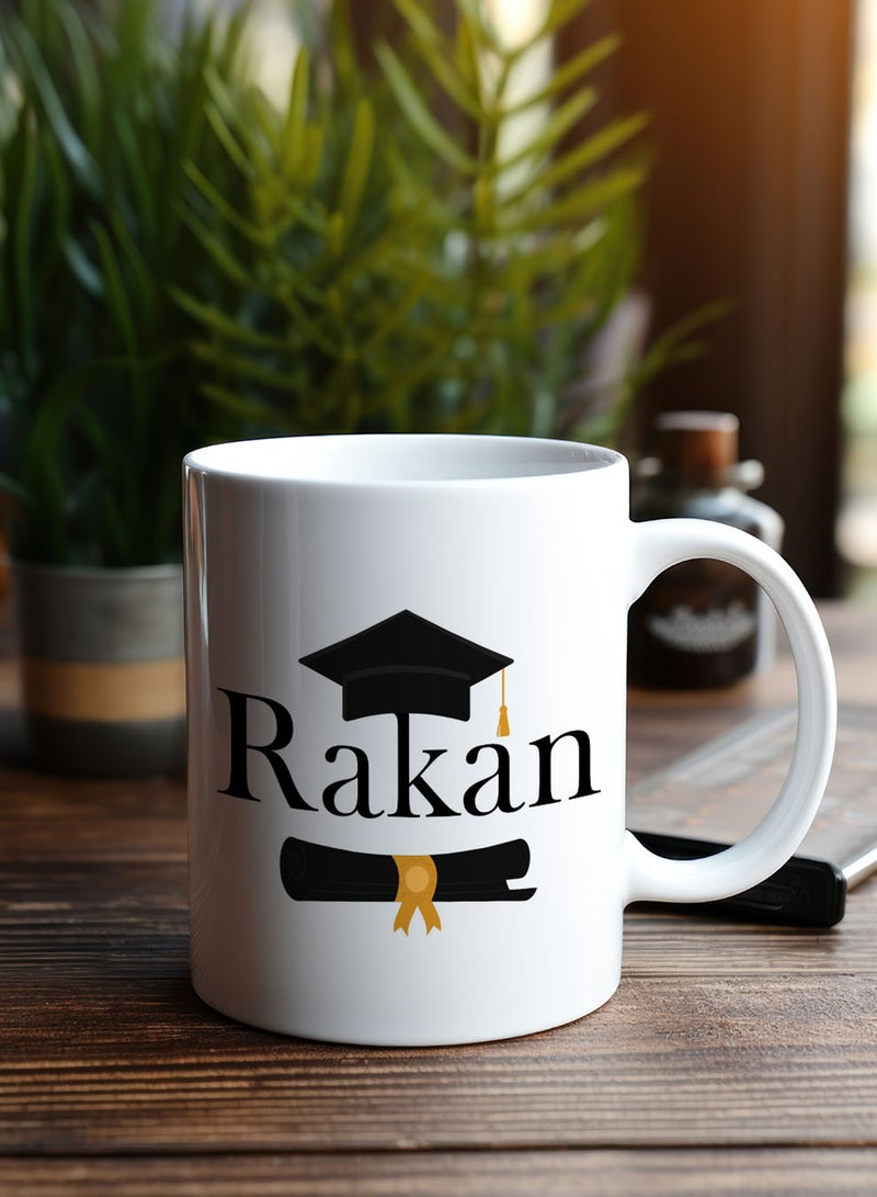 لوحة كوب ١١ أونصة من السيراميك للاحتفال بالتخرج قابل للتخصيص باسم الخريج وتصميم كاب التخرج مع شهادة - Image 5