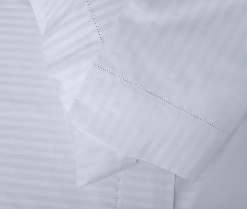 Threadmill أغطية وسائد فاخرة من Threadmill Home Linen بحجم كينج - 100% قطن طبيعي 600 خيط، مجموعة أغطية وسائد بيضاء داماسك 2 قطعة، واقيات وسائد مخططة من قطن ELS مصفف ناعم - Image 1