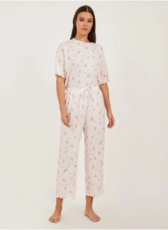 ستايلي Floral Print Lettuce Edge Hem T-Shirt and Capri Pyjama Set