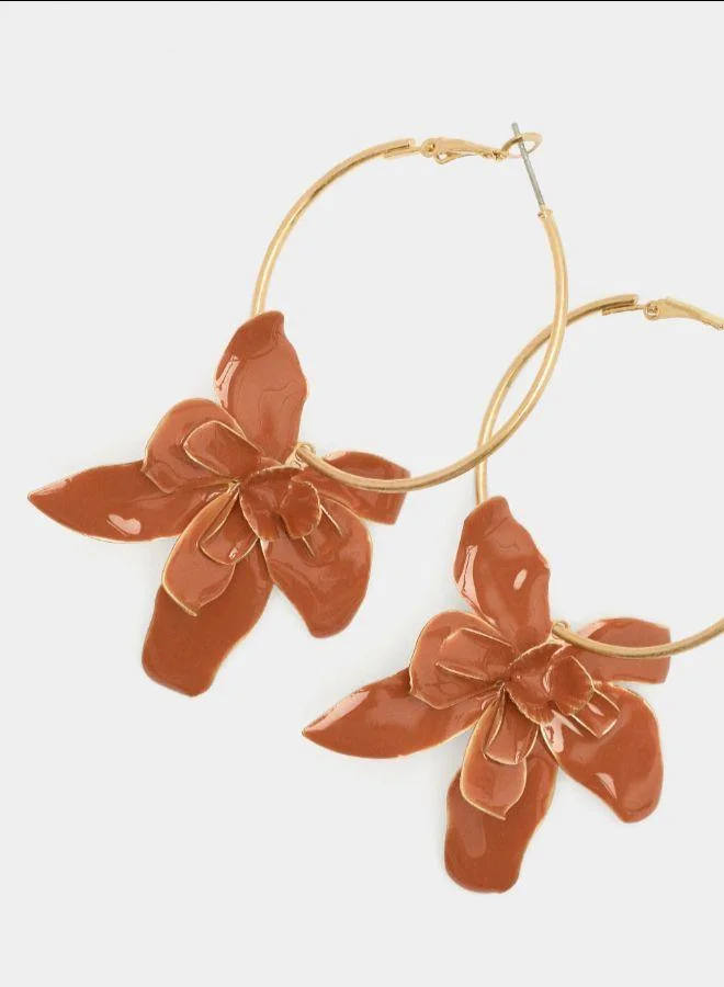 بارفوا أقراط دائرية مع زهرة مطلية بالمينا