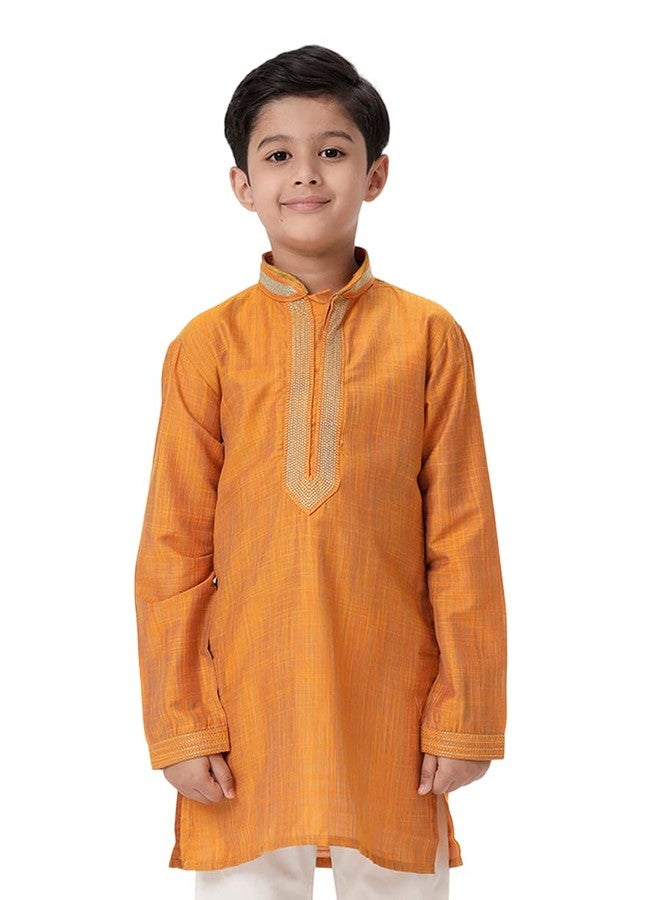 RAMRAJ COTTON رامراج قطن كورتا للأولاد بتفاصيل مزخرفة على الياقة برتقالي - Image 1