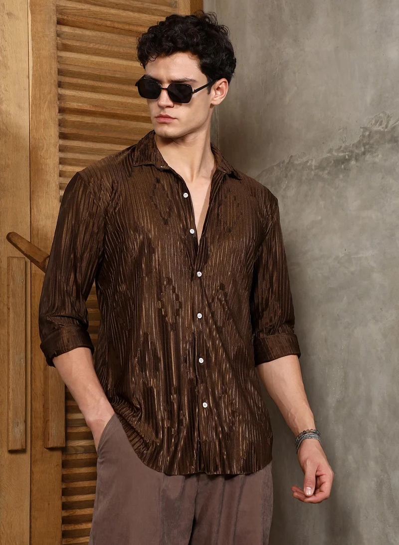 كامبوس سوترا Campus Sutra Men's Chocolate Brown Pleated-Rhombus Shirt For Casual Wear | Spread Collar | Long Cuffed Sleeves | Button Closure | Shirt Crafted With Comfort Fit For Everyday Wear