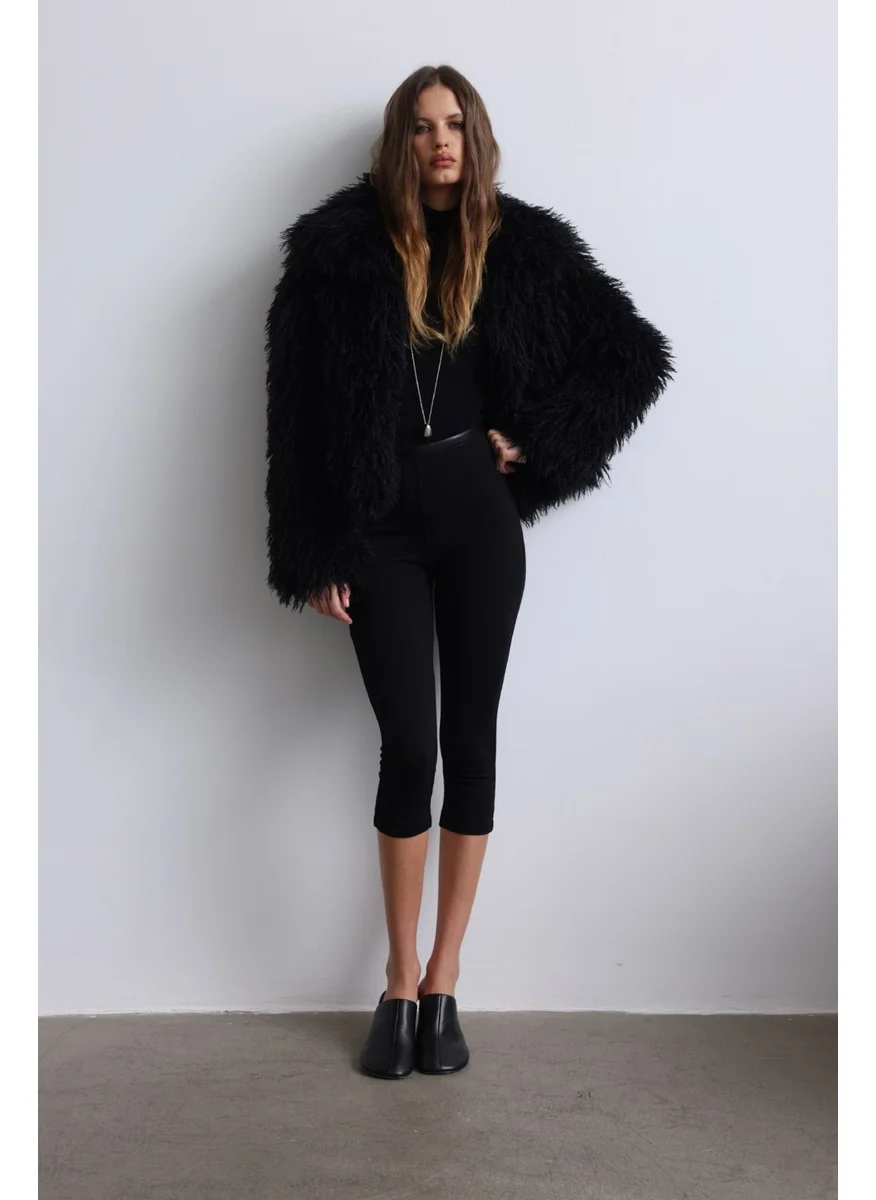 سود كوليكشن Black Suzie Faux Fur Jacket