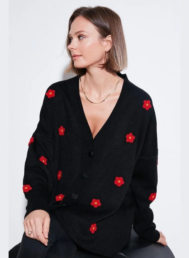 Lela Lela Oversize Fit Floral Buttoned V-Neck Soft Acrylic Cardigan Women's CARDIGAN 4616192