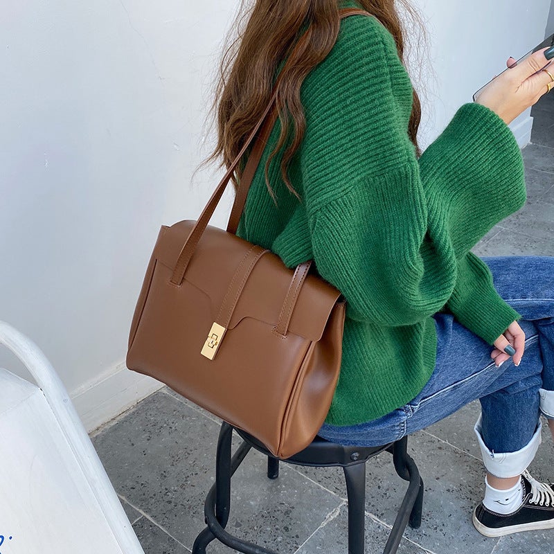 حقيبة كمبيوتر نسائية عصرية كبيرة السعة من الجلد الناعم بتصميم قديم 2024 خريف وشتاء جديدة بحمالة كتف واحدة حقيبة توت محمولة سوداء - Image 5