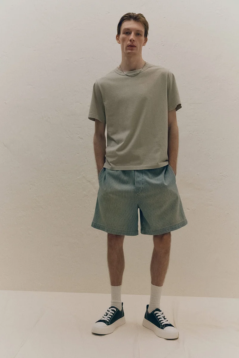 اتش اند ام تي-شيرت بقصّة عادية