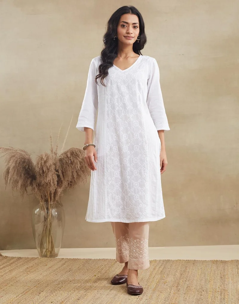 فاب انديا White Cotton Chikankari Slim Fit Knee Length Kurta